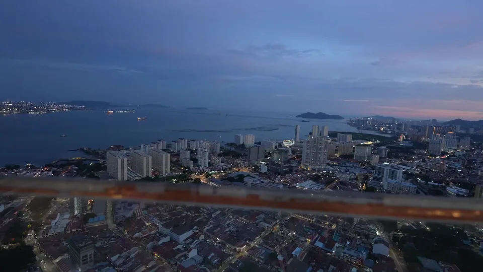 藍調時刻的檳城城市與海景